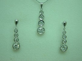 流當品拍賣 專櫃精品 1.5克拉 F色 鑽石套組 項鍊 耳環