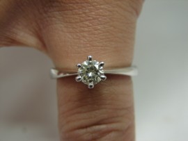 流當品拍賣 Tiffany款42分H色18K金 女鑽戒